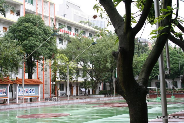 廣西商貿(mào)高級(jí)技工學(xué)校學(xué)費(fèi)多少、學(xué)校收費(fèi)標(biāo)準(zhǔn)