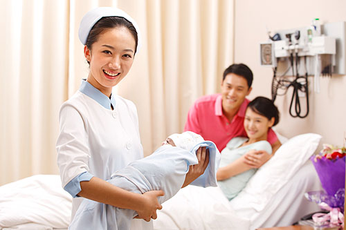 初中畢業(yè)學(xué)助產(chǎn)專業(yè)好嗎？在重慶學(xué)助產(chǎn)專業(yè)怎么樣？