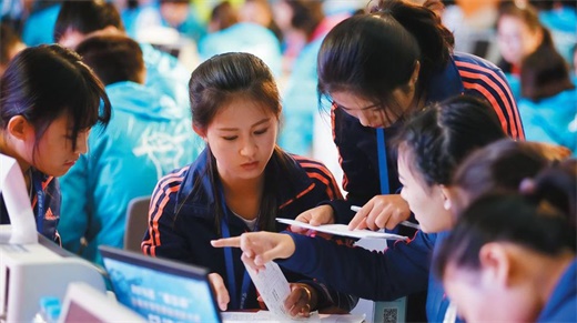 初中畢業(yè)是選擇前景好的專業(yè)還是喜歡的專業(yè)？
