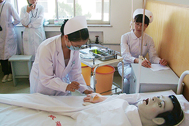 重慶市的衛(wèi)生學校畢業(yè)了好就業(yè)嗎